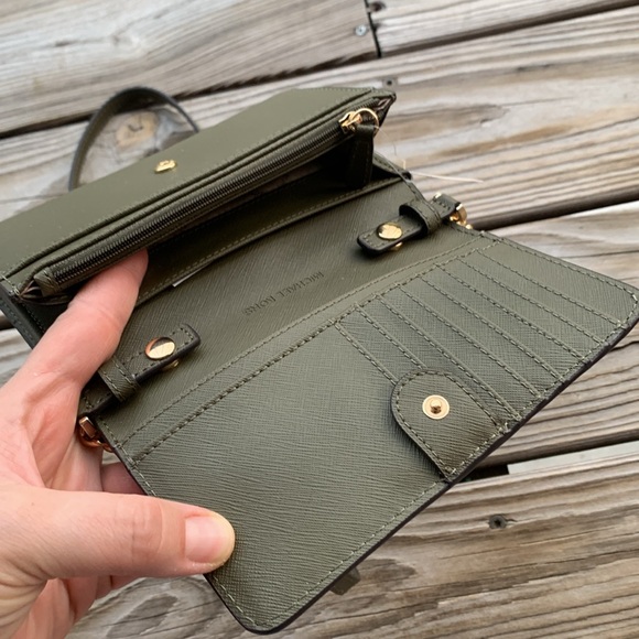 Michael Kors phone crossbody bag - Picture 5 of 10